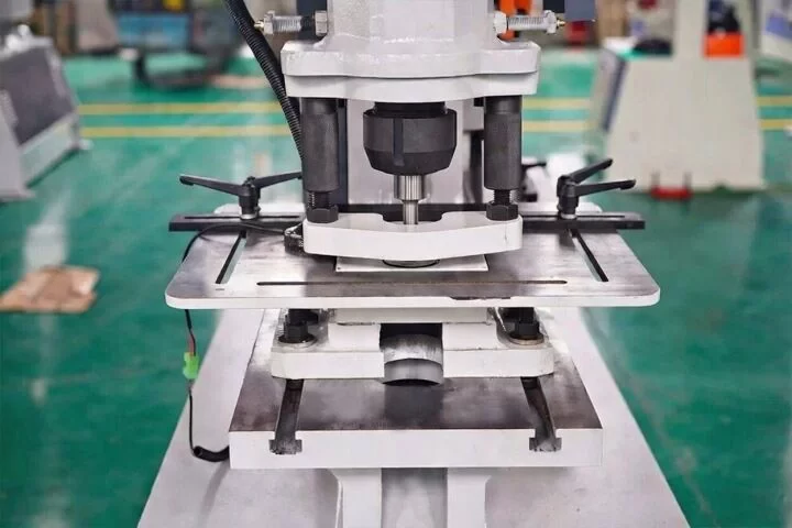 Hydrauliczne-nozyce-do-stali-wykrawarka-Digima-Iron-worker-DX35Y-16-60T-Rodzaj-inny